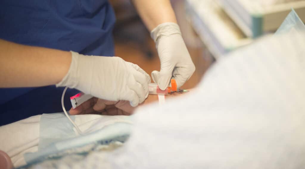 IV syringes assisted by nurses have been linked to dangerous infections.